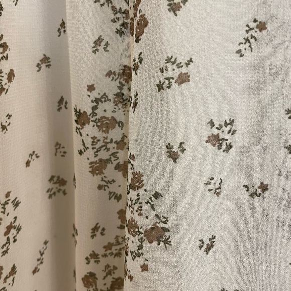 Floral tie around Urban Outfitters dress💐 - Picture 4 of 5